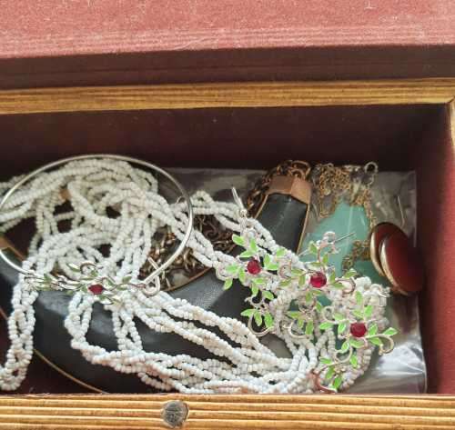 Vintage Book Jewelry Box - Renaissance Style - 5 Solid 925 Rings with Natural Gems and Other Jewelry