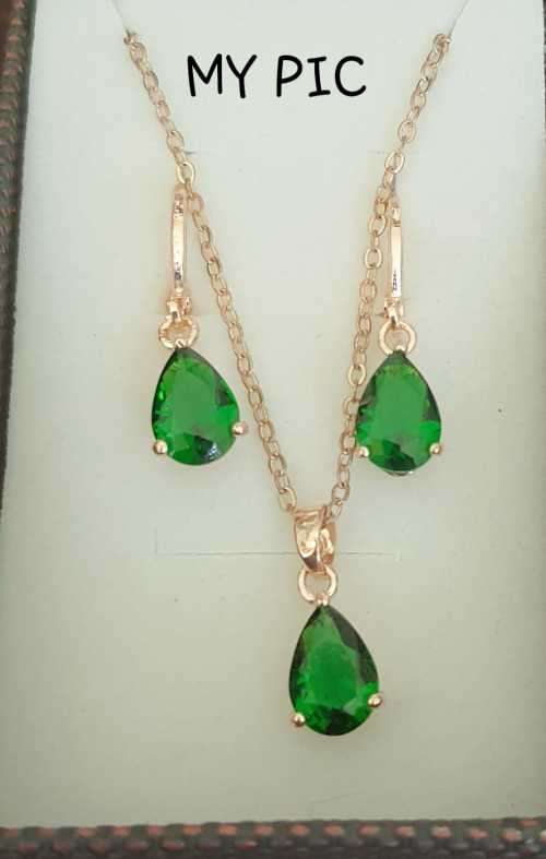 Striking Simulated EMERALD Necklace & Earrings - Rose Gold Alloy
