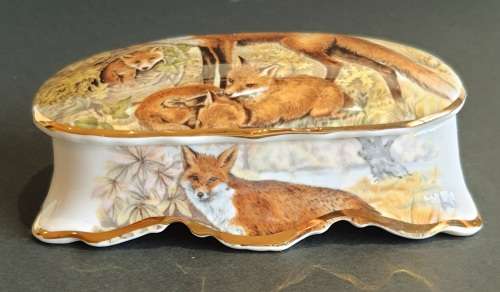 Exceptional Vintage MacDonald Fine Bone China Foxes Trinket Box - Marked