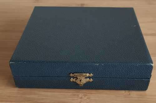 Vintage Boxed EPNS Cake Fork with the Voortrekker `Hou Koers` Insignia on Them - Marked