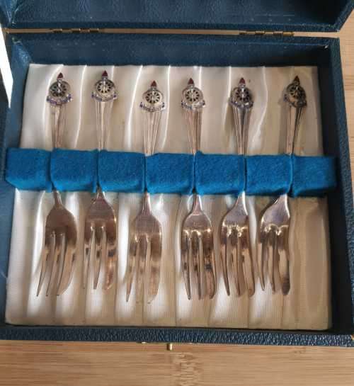 Vintage Boxed EPNS Cake Fork with the Voortrekker `Hou Koers` Insignia on Them - Marked