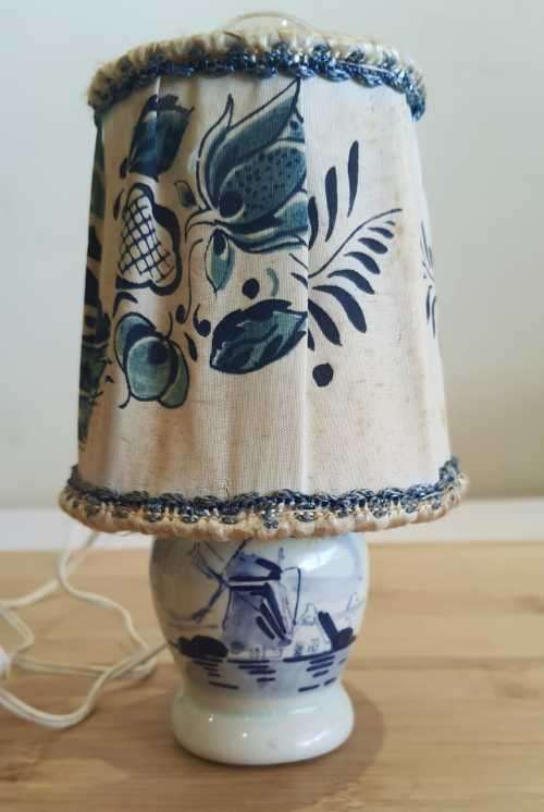 Unusual Vintage Working Delft Lamp with its Shade