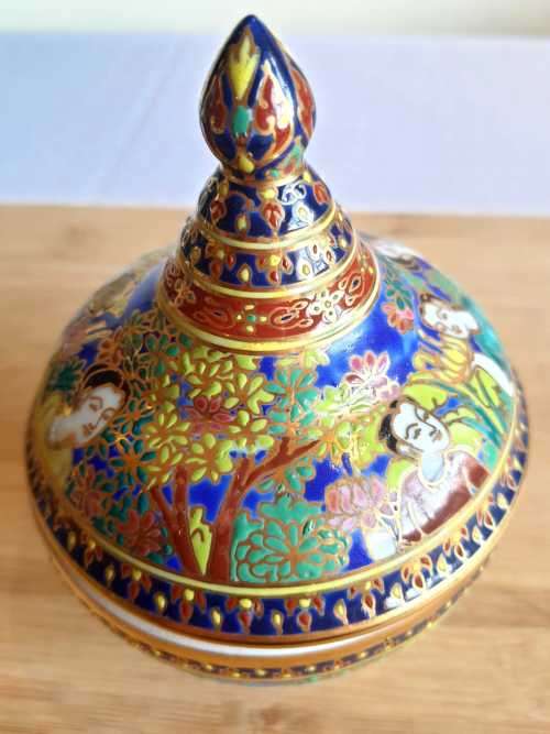 Incredible Hand Painted Thai Benjarong 18ct Gold Trim Porcelain Lidded Bowl - Marked