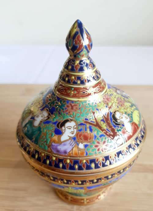 Incredible Hand Painted Thai Benjarong 18ct Gold Trim Porcelain Lidded Bowl - Marked
