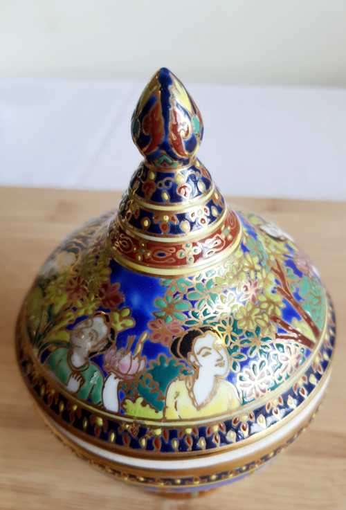 Incredible Hand Painted Thai Benjarong 18ct Gold Trim Porcelain Lidded Bowl - Marked