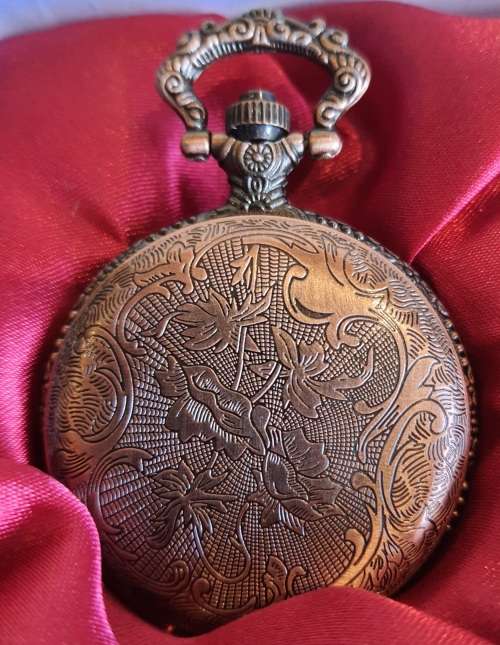 5 Different Decorative Pocket/Fob Watches to Buy and Resell or to Add to Your Collection (3)