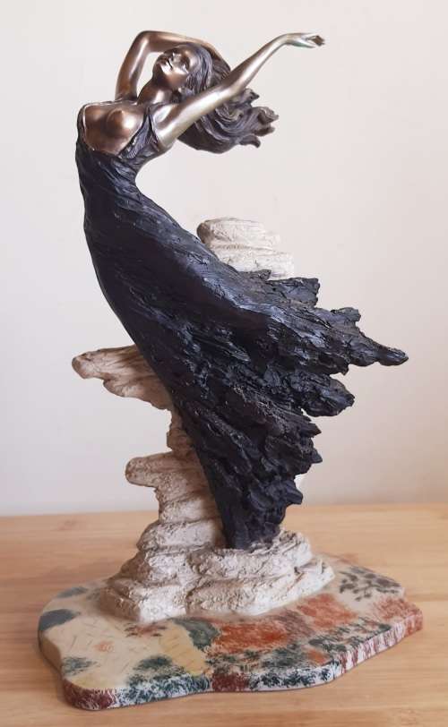 Exquisite 32cm Regency Fine Arts Noire Figurine - Mixed Media - Marked