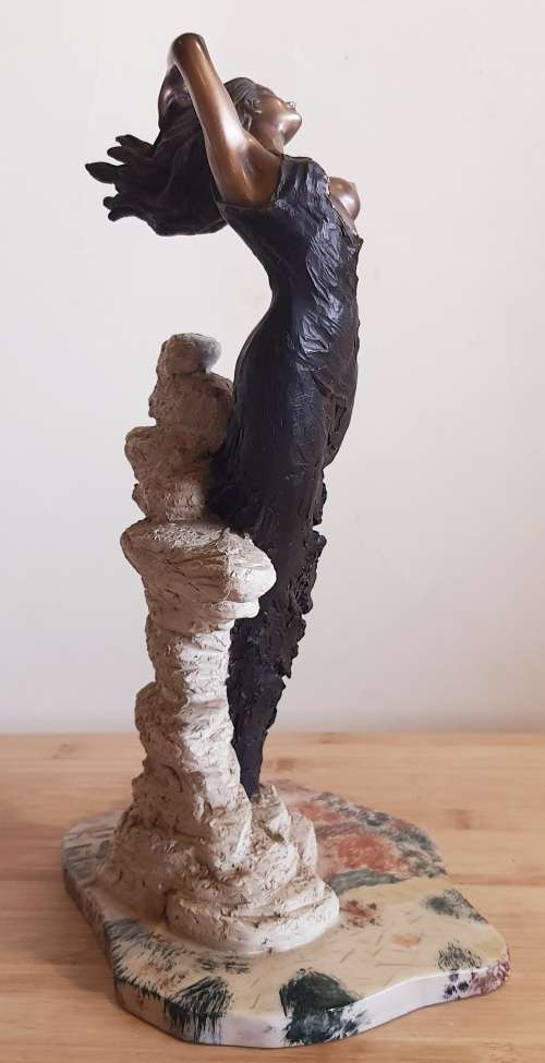 Exquisite 32cm Regency Fine Arts Noire Figurine - Mixed Media - Marked