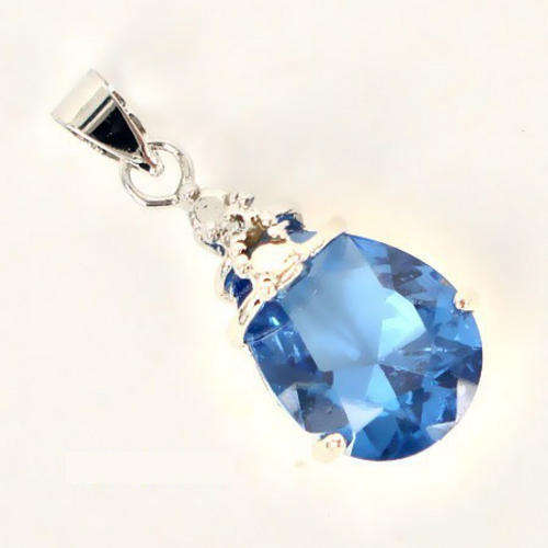 OUTSTANDING Oval Cut Blue Sapphire 18K White Gold Plated Pendant