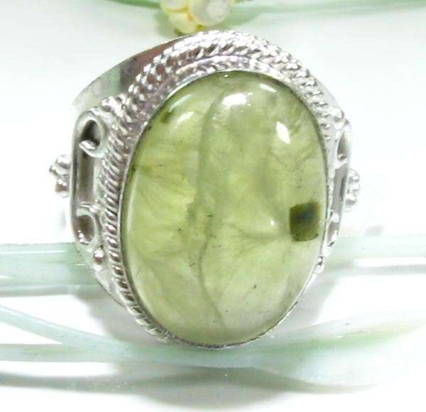 DISTINCT NATURAL PREHNITE 925 SILVER RING SIZE 8 1/2; G6020