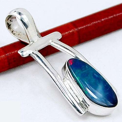 OUTSTANDING FLASHES - AUSTRALIAN LIGHTNING RIDGE FIRE OPAL 925 STERLING SILVER PENDANT SP25613