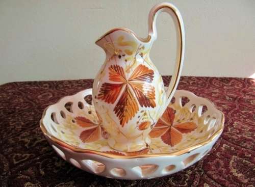 Stunning! Flora Gouda Jug and Bowl Pair in Kastanje Pattern