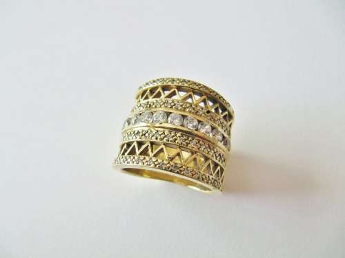 SALE! Broad Ornate Design Sparkling 9CT Gold Ring
