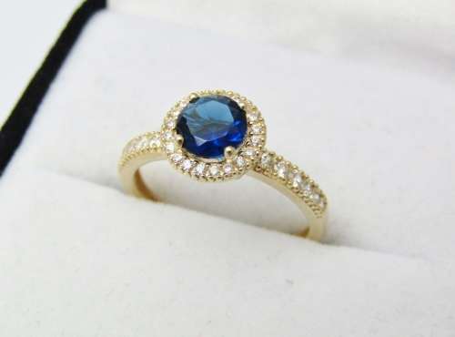 Beautiful! 9ct Gold Ring with Sparkling Blue- and Clear Zirconia Stones