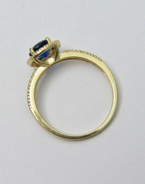 Beautiful! 9ct Gold Ring with Sparkling Blue- and Clear Zirconia Stones