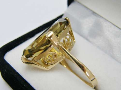 Large Marquise Cut Quartz Cocktail Ring in 9CT Gold