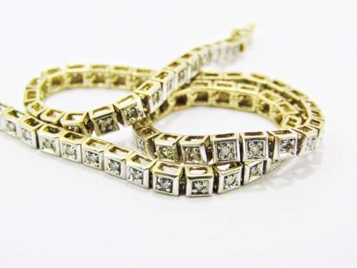 Stunning! 9CT White- & Yellow Gold Diamond Tennis Bracelet