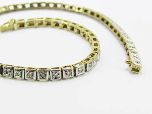 Stunning! 9CT White- & Yellow Gold Diamond Tennis Bracelet