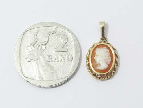 Vintage 9CT Gold & Carved Cameo Pendant