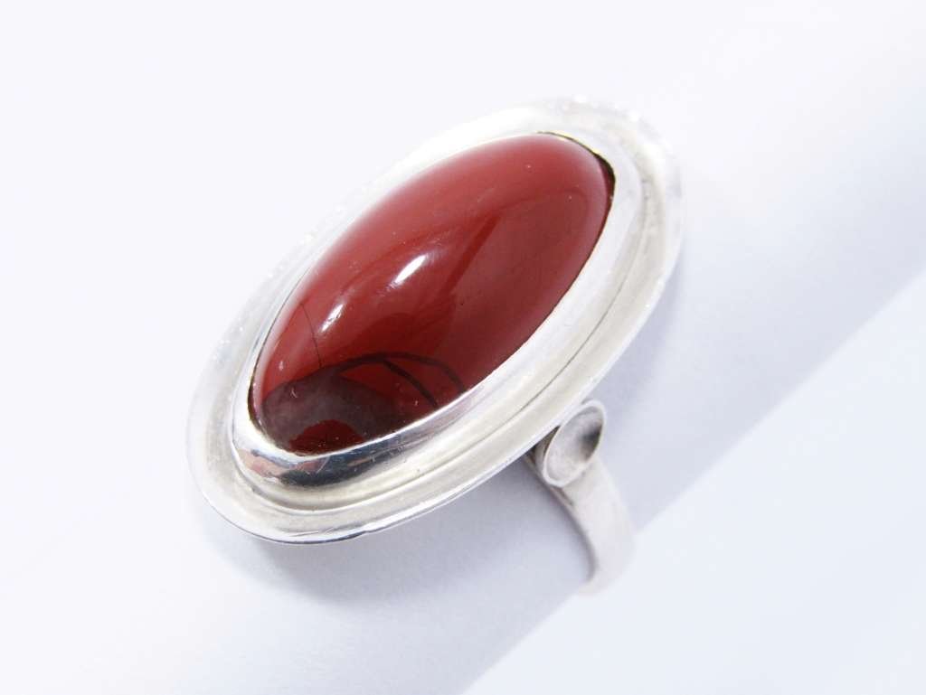 A Lovely Jasper Stone Ring in Sterling Silver.