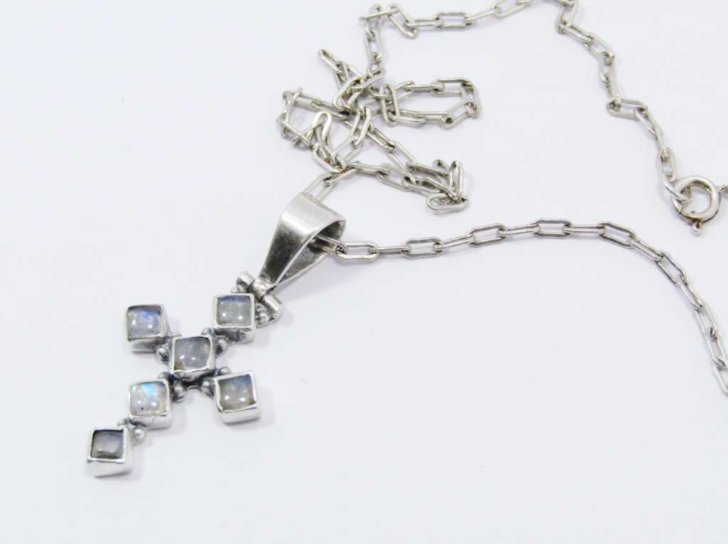 A Very Pretty Moonstone Cross Pendant on Chain in Sterling Silver.
