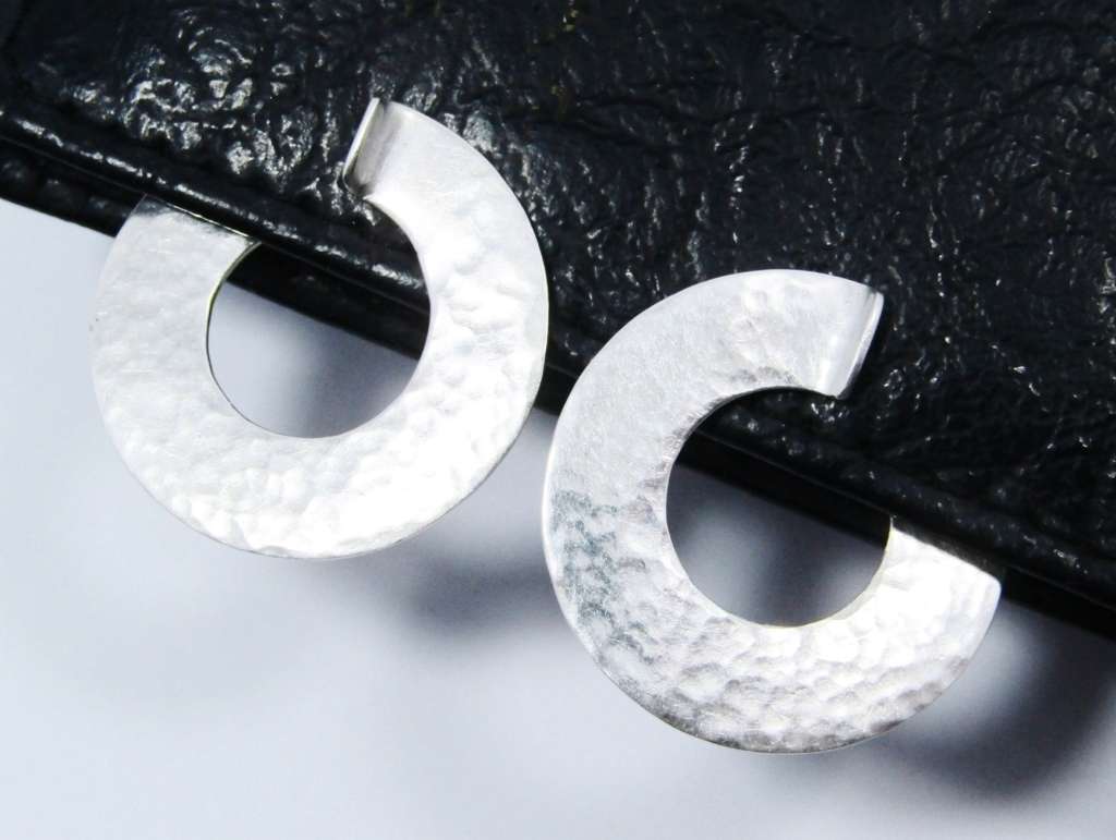 Rare! Designer Kurt Jobst Sterling Silver Hammered Earrings