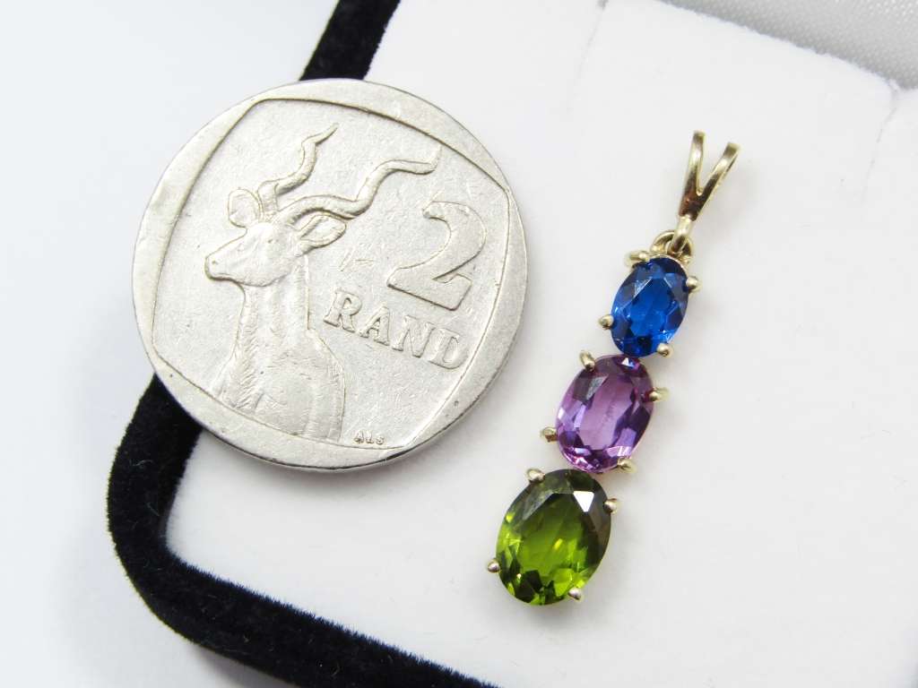 Lovely 9CT Gold & Coloured Stone Pendant