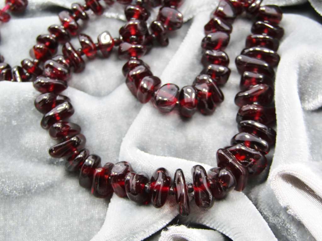 A Beautiful Vintage  Necklace With Tumbled Garnets