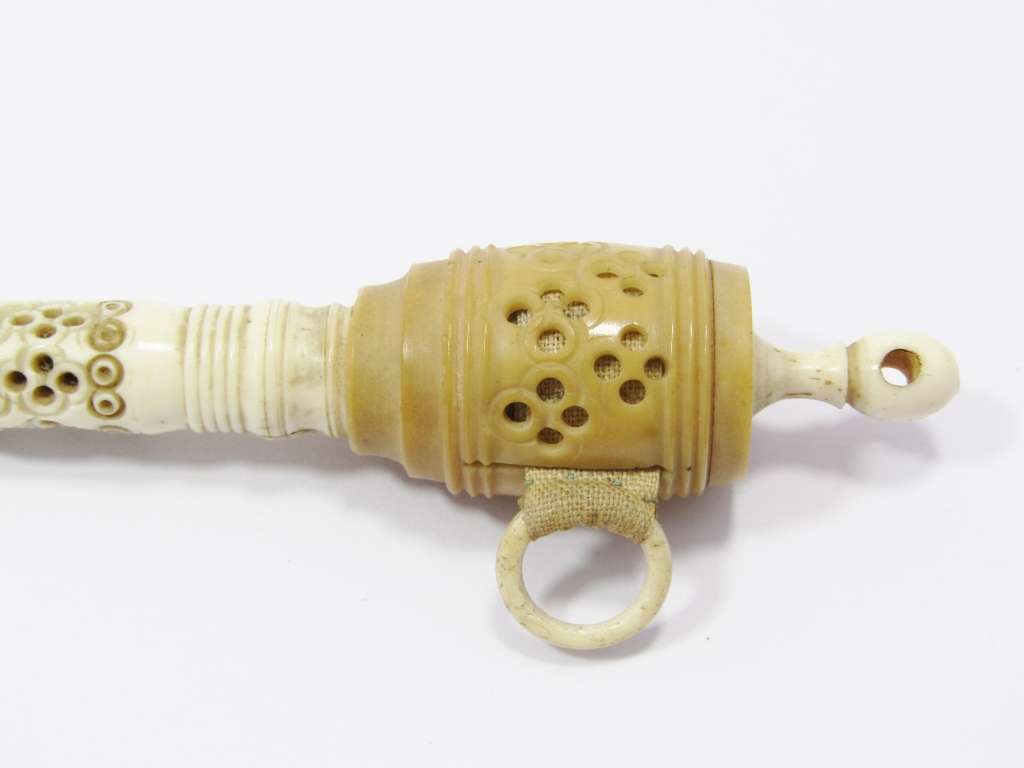 Vintage/Antique Large Magnifying Glass with Tape Measure