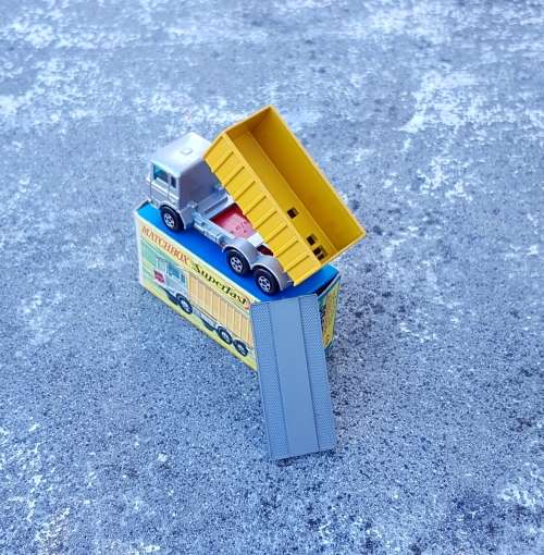 Vintage Matchbox 1970 DAF Tipper Container Truck (No. 47)