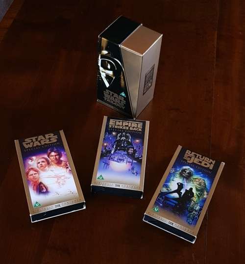 LG (VCR player/recorder) + (Star Wars Trilogy special edition VHS tapes) (Combo!)