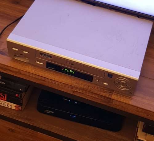LG (VCR player/recorder) + (Star Wars Trilogy special edition VHS tapes) (Combo!)