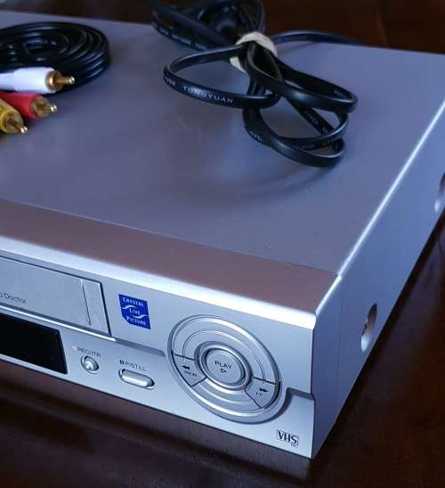 LG (VCR player/recorder) + (Star Wars Trilogy special edition VHS tapes) (Combo!)