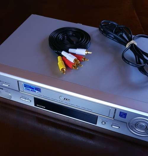 LG (VCR player/recorder) + (Star Wars Trilogy special edition VHS tapes) (Combo!)