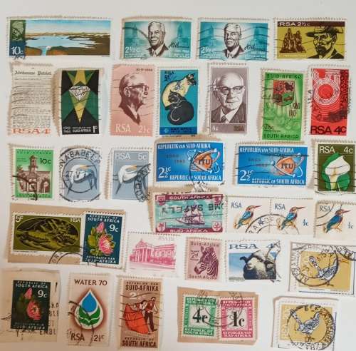 Box of South Afican stamps most from 1960s-1980s (large collection)