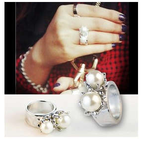 SIMULATED PEARL AND DIAMOND RING SIZE 4 SMALL