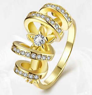 18 KT GOLD PLATED CRYSTAL FLOWER RING SIZE 7