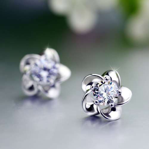SILVER PLATED CLEAR CRYSTAL FLOWER SHAPE EAR STUDS SMALL