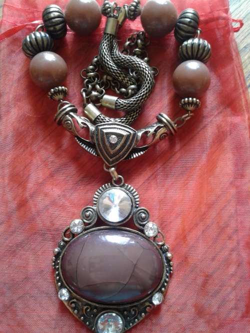 NEW PLATED LARGE MAROON FASHION NECKLACE WITH CHAIN