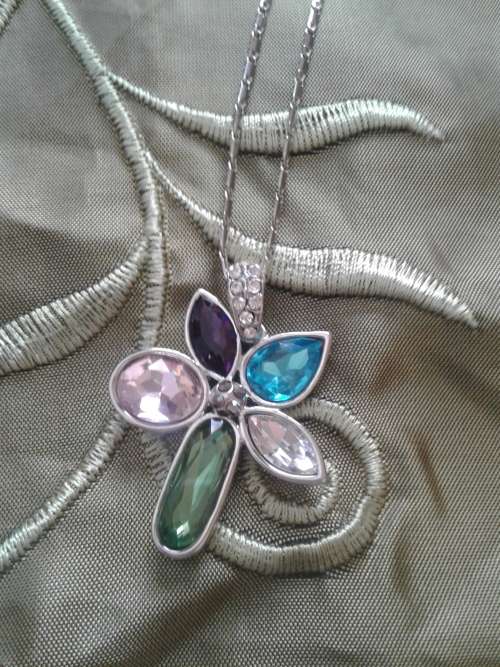 FASHION SILVER PLATED FLOWER PENDANT WITH CHAIN