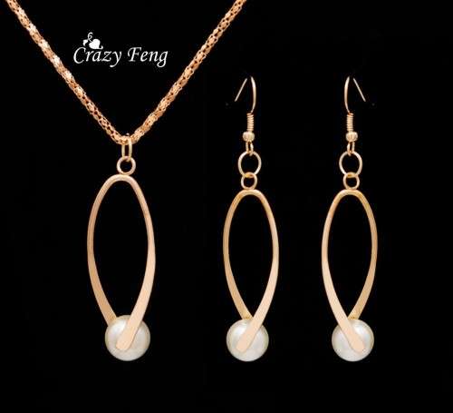 INDIAN GOLD PLATED SIMULATED EARRINGS & NECKLACE