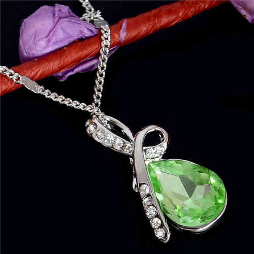 SILVER PLATED GREEN  AUSTRIAN CRYSTAL PENDANT AND CHAIN