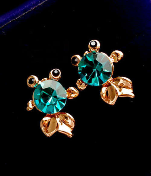 GOLD PLATED SWEET CRYSTAL GREEN LIFELIKE SMALL GOLDFISH STUD EARRINGS