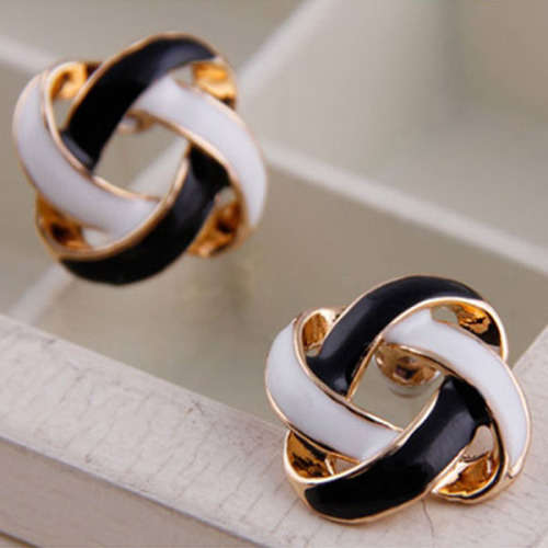 KOREAN VINTAGE CHARMING BLACK AND WHITE HOLLOW GOLD PLATED STUDS