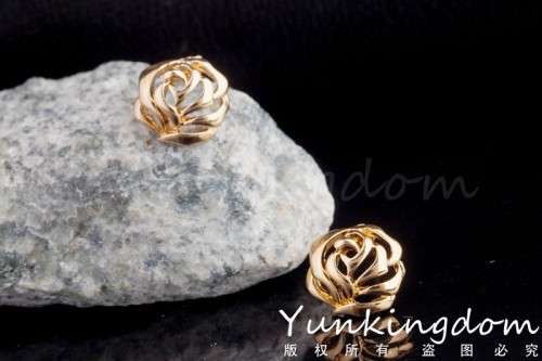 GOLD PLATED ROMANTIC SMALL ROSE EARRINGS