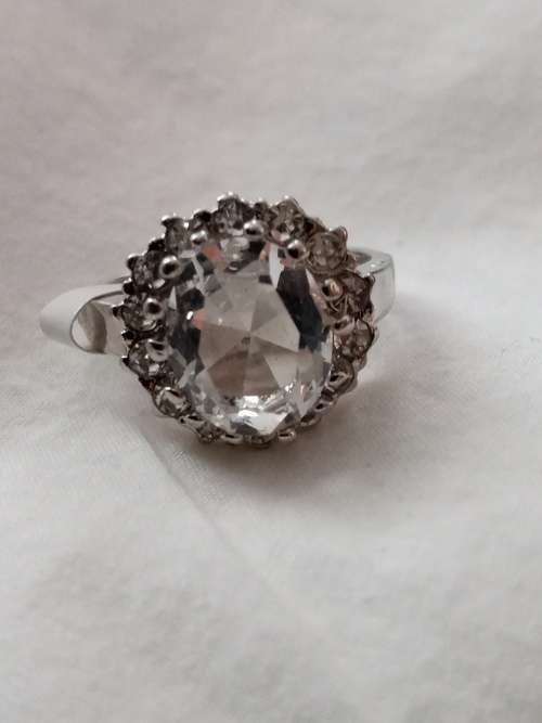 LARGE CLEAR CRYSTAL QUALITY RING SIZE UK 9