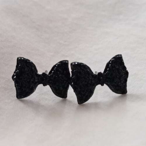 BLACK BOW STUDS