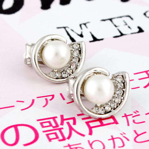 CLASSIC RHINESTONE AND FAUX PEARL CLIP ON EAR STUDS