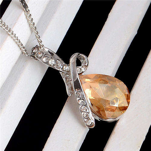 925 STERLING SILVER PLATED AUSTALIAN CRYSTAL PENDANT AND CHAIN