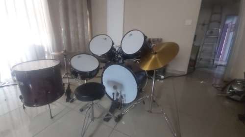 BK 5 Piece Drum set with Hardware and Cymbals